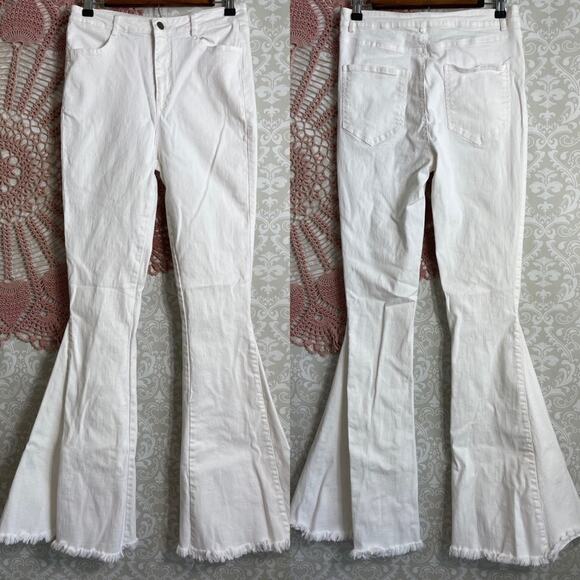 5/$30 Hummingbird High Rise Bellbottom Jeans White S - Picture 4 of 6